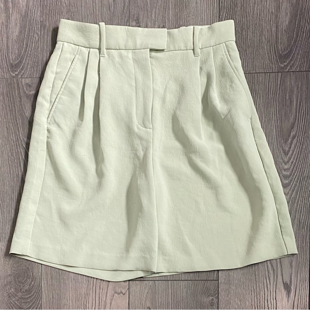 Aritzia Wilfred Crepe Sage Green Shorts Size 6